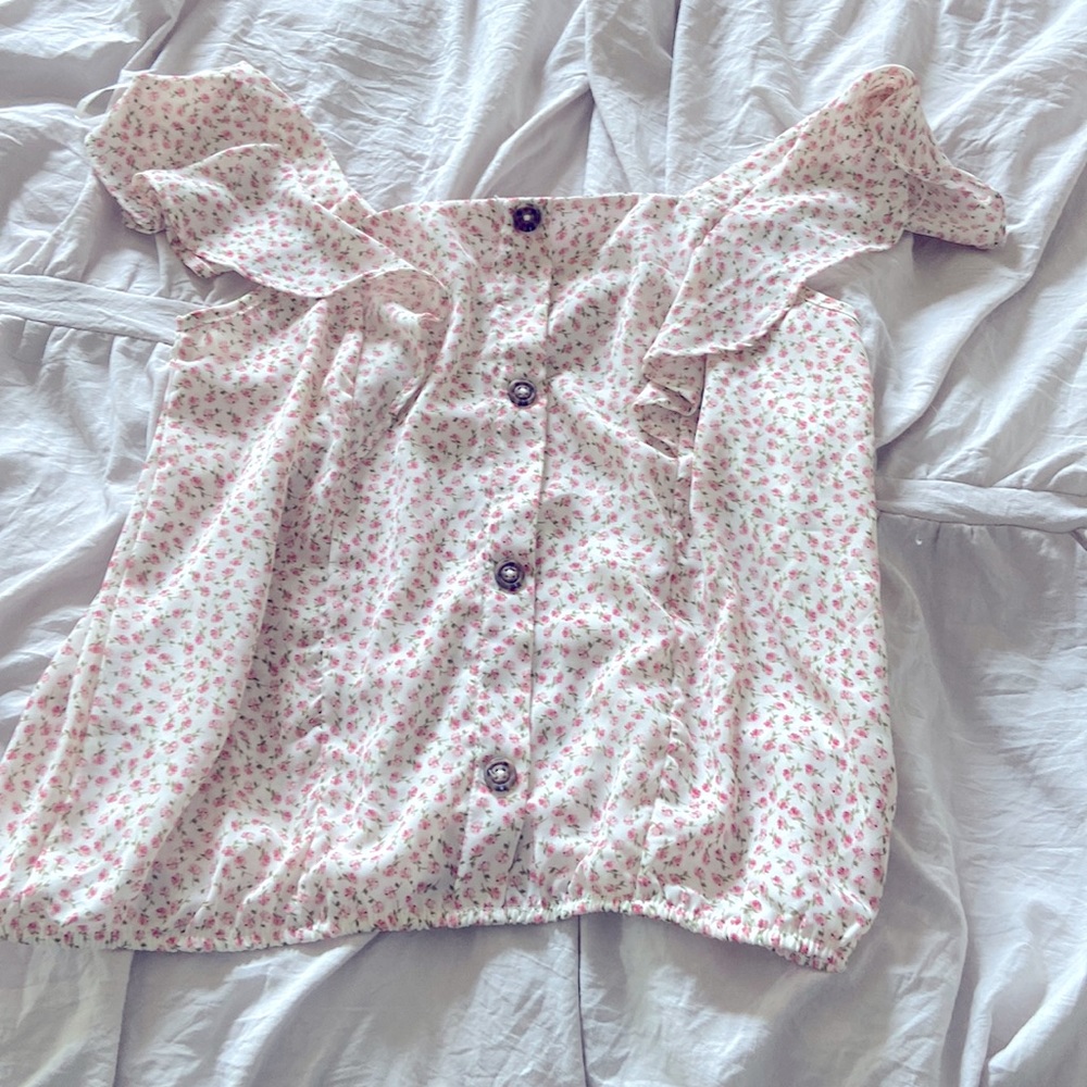 Light pink floral top (size s) only worn once, great condition